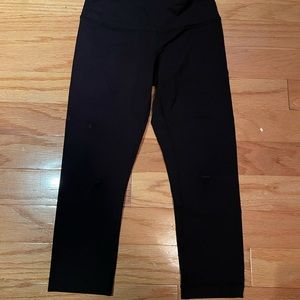 Black lululemon capris leggings